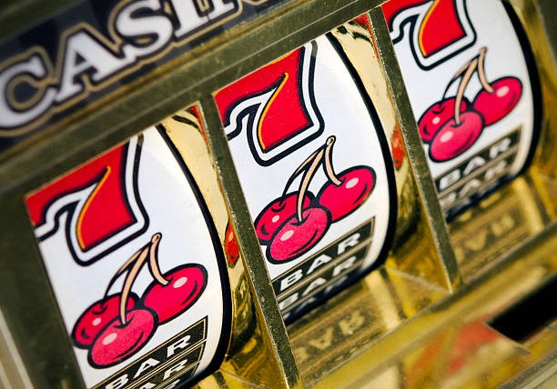 Capsa Susun card arrangement interface on lingtogel77 showing front, middle, and back hand positions