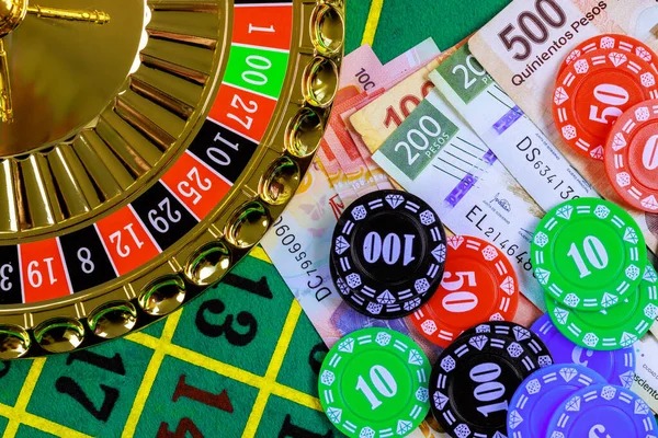 Sic Bo Dadu live dealer shaking dice in lingtogel77 studio